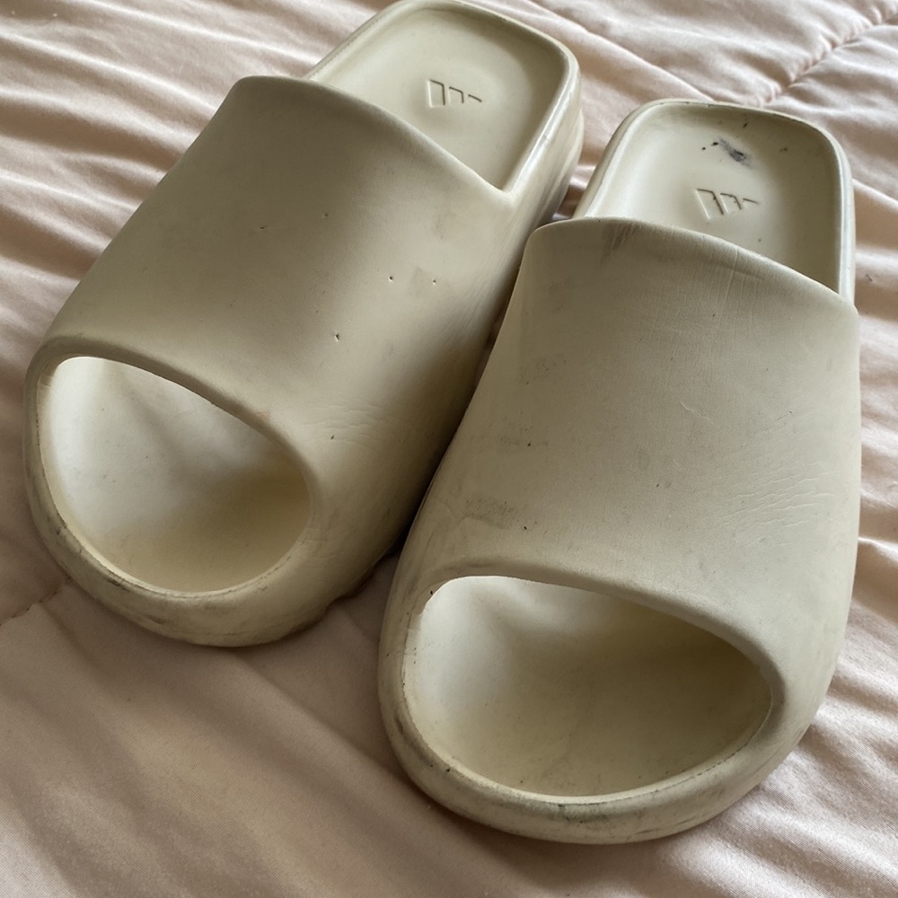 Men 6… they have been worn so need to be cleaned no other damages